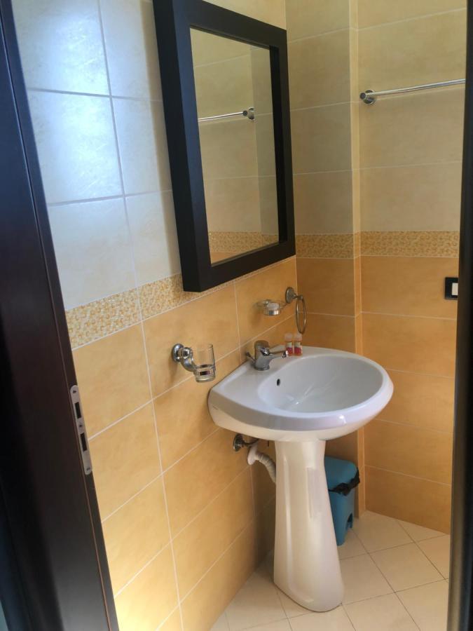 Vlorë Al Hotel מראה חיצוני תמונה